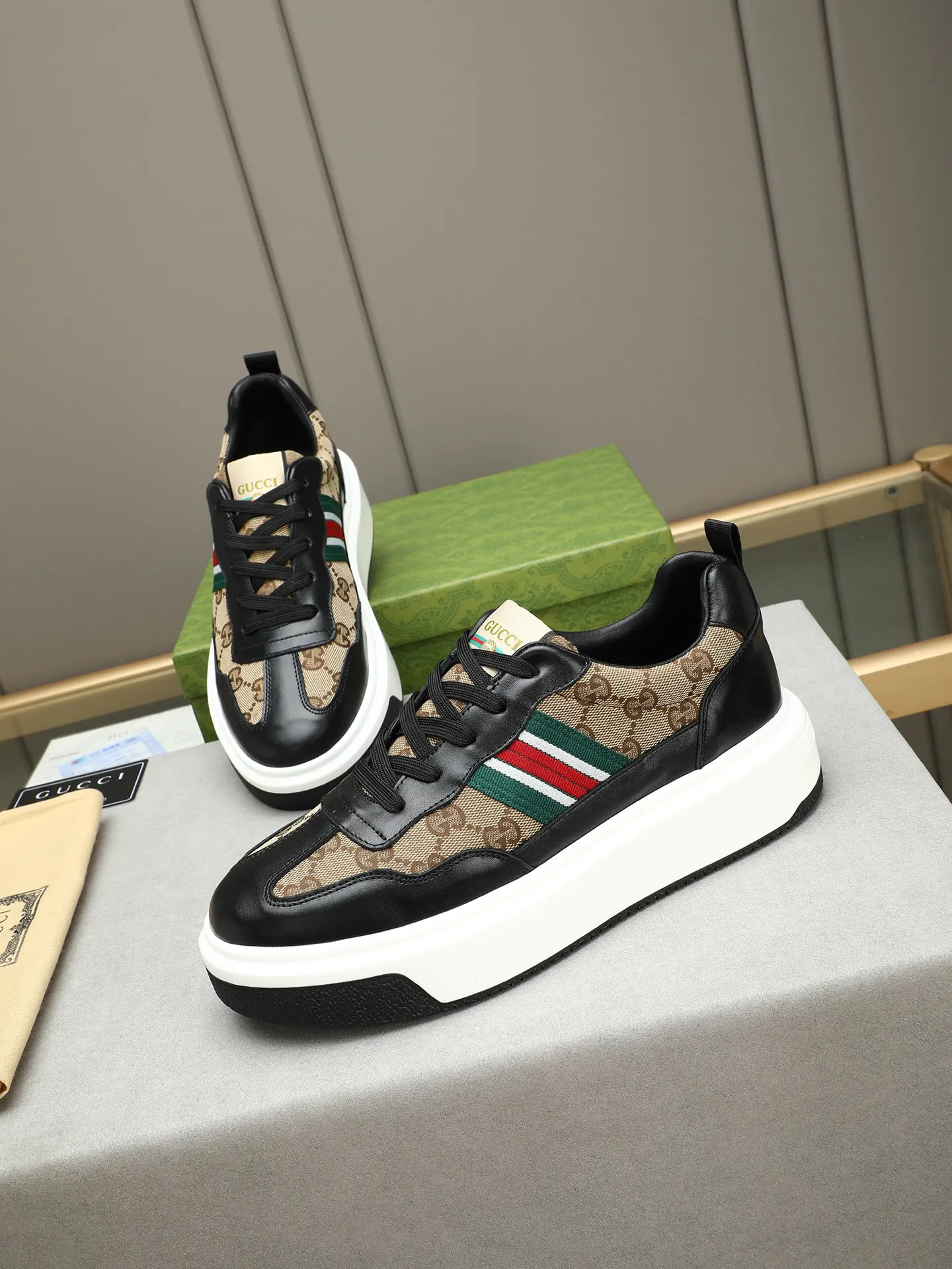 Men's shoes 💰480 New men's shoes GUCCI Fashion trend Made of first-layer calfskin ➕ washed sheep lining! The foot feels super comfortable and the workmanship is impeccable. Foam ultra-light outsole, size: 38-44 (45 customized) 4 colors to choose from!